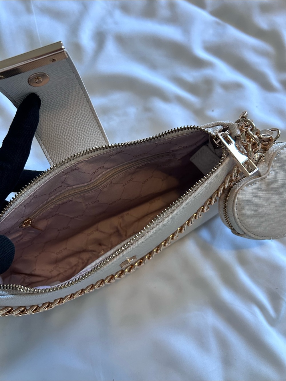 ALDO Beige Shoulder Bag with Gold Chain and Heart Pouch - Picture 2 of 4